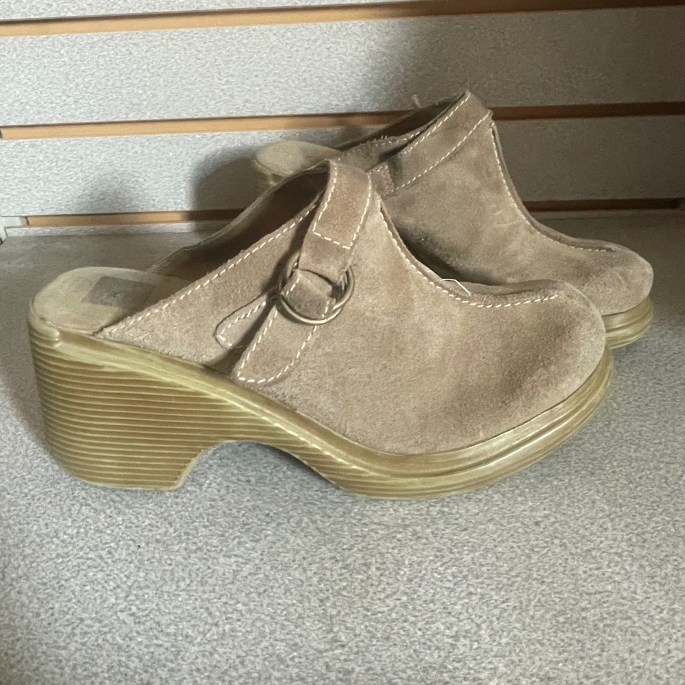 VTG Lower East Side Womens Tan Suede Platform Clogs Chunky Heel Mules Buckle 10